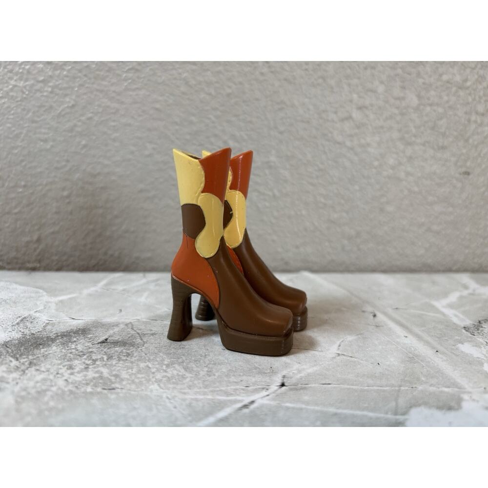 2002 Express Xpress It MGA Bratz Meygan Doll Shoes Boots Brown Orange & Yellow‎